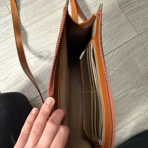 Vintage Dooney & Bourke cross  body bag - Picture 10 of 13